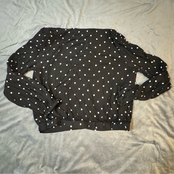 RW&CO. Black Top with White Dots

#1043 - Picture 6 of 6
